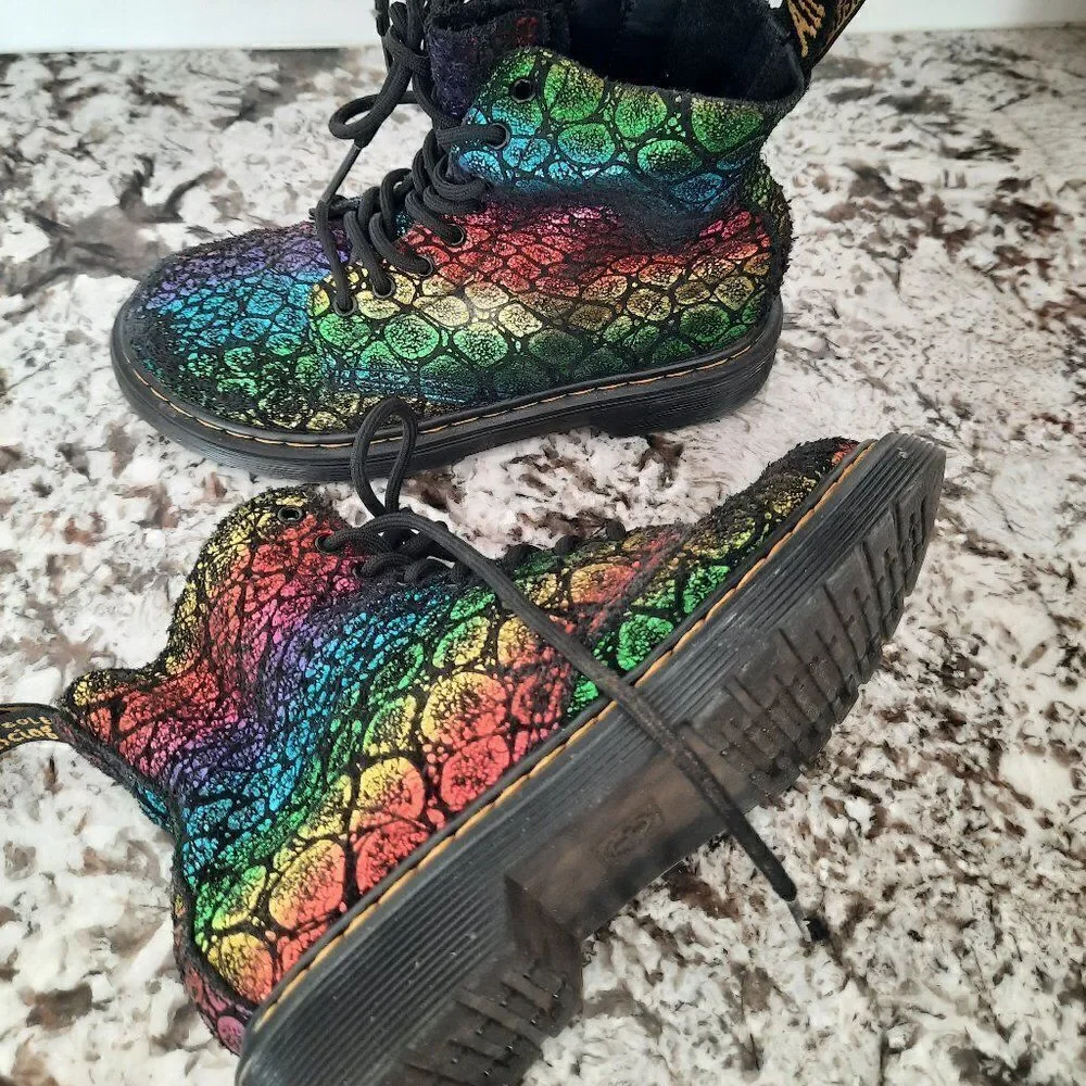 Dr.Martens Girls Rainbow Boots Size EU-32/US-1‎